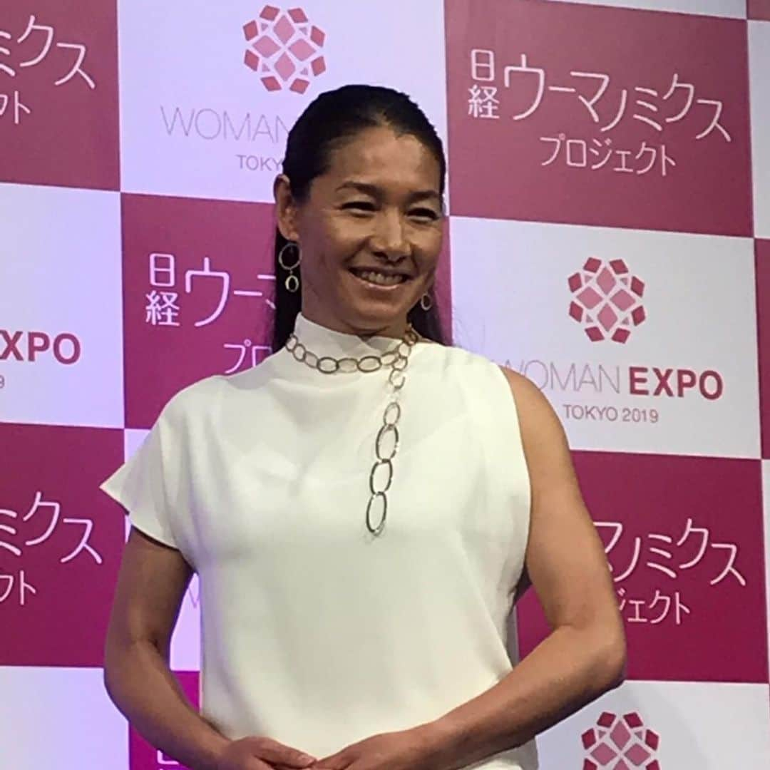 伊達公子さんのインスタグラム写真 - (伊達公子Instagram)「Woman Expo2019 女性が活躍できる環境づくりで、自分らしく輝く、すべてのワーキングウーマンのために。 「いつでも始められる。いつでも変えられる。」をテーマで、日経ARIA副編集長砂山絵理子さんが聞き手になってくださりお話をさせていただきました。 #伊達公子 #kimikodate #テニス #テニスプレイヤー #tennis #tennisplayer #instatennis #womanexpo #womanexpo2019 #nikkei #日経ウーマン #時代が変わる」5月19日 22時03分 - kimiko.date