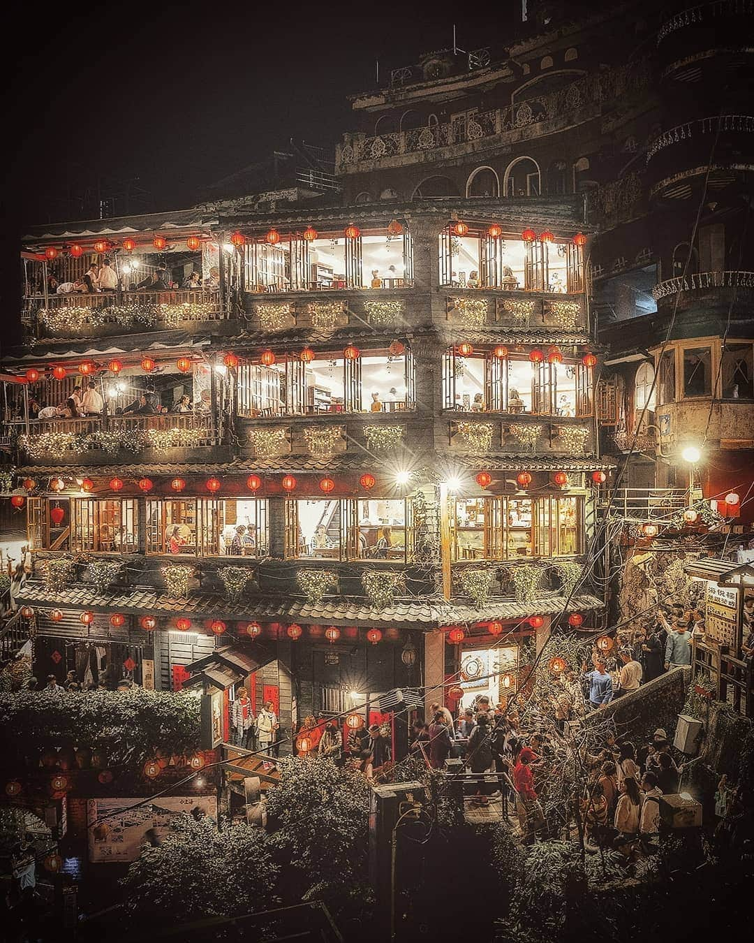 Berlin Tokyoさんのインスタグラム写真 - (Berlin TokyoInstagram)「Feel spirited away in this decommissioned gold mining mountain town. . . 📍Jiufen, #taipei , #taiwan」5月19日 22時04分 - tokio_kid