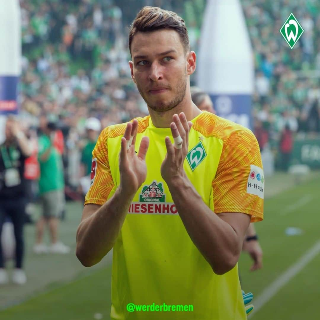 ヴェルダー・ブレーメンさんのインスタグラム写真 - (ヴェルダー・ブレーメンInstagram)「Beste 🐙 der Welt.💪 💚 _______ #werder #bremen #svw #Pavlenka #Krake #Nummereins #Rückhalt #nordphoto」5月19日 22時05分 - werderbremen