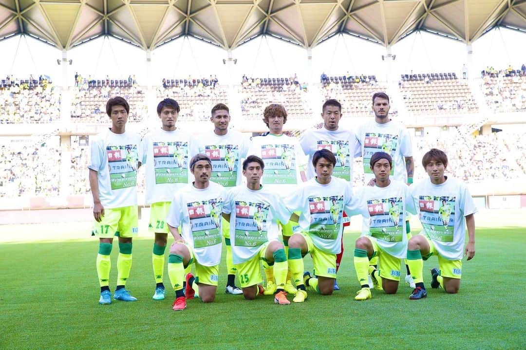 新井一耀のインスタグラム：「今日も最高の雰囲気でした！ 継続していけるように！ 自分も膝を怪我しましたが、それに向き合う辛さ、リハビリの大変さ、復帰まで本当に長いです。だからこそみんなで支えて僕自身もたささんの力になれるように！ #たささん待ってます #マスさん300試合さすがです㊗️ #応援ありがとうございました」