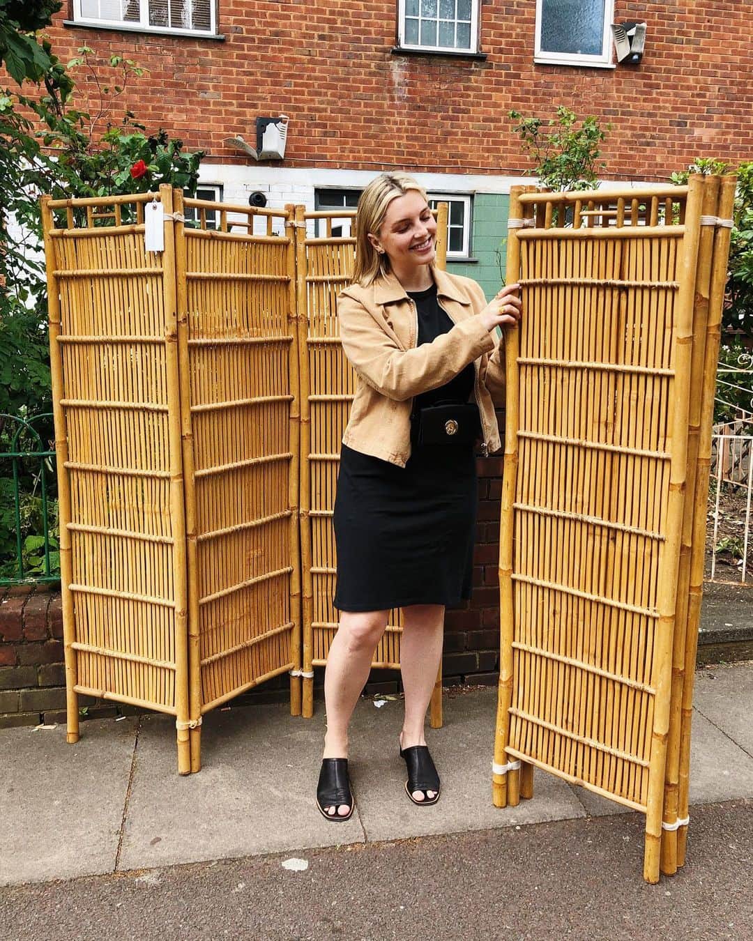 Estée Lalondeのインスタグラム：「My bamboo screens of dreams ✨🎍 Not entirely sure where I’m going to put these yet but I just had to have these 1970’s room dividers! 😍 #ELrenovates  __________________________________  Jacket @ourlegacy  T-Shirt Dress @ourlegacy  Sandals @acnestudios  Belt Bag @kozhanumbers (gifted)」