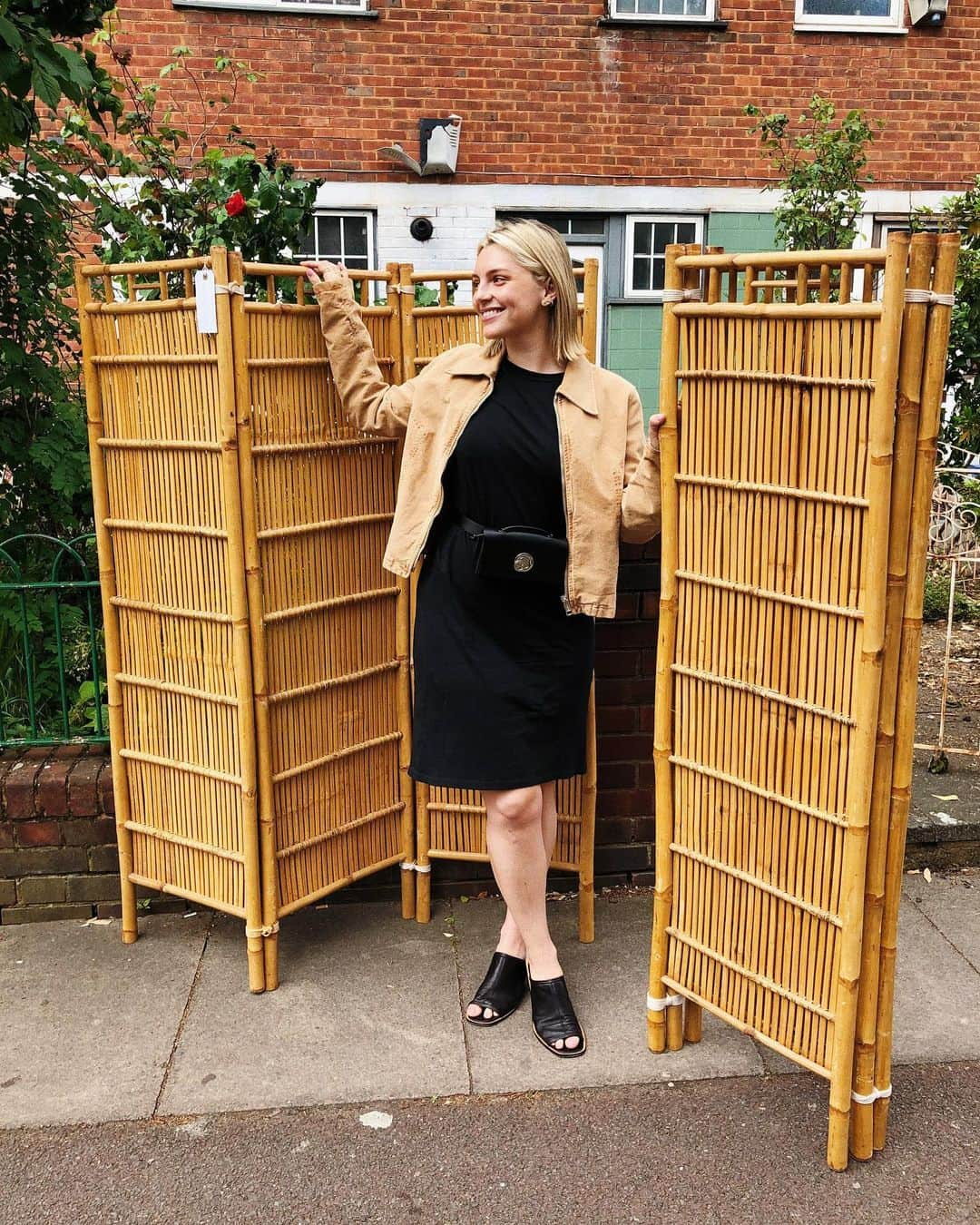 Estée Lalondeさんのインスタグラム写真 - (Estée LalondeInstagram)「My bamboo screens of dreams ✨🎍 Not entirely sure where I’m going to put these yet but I just had to have these 1970’s room dividers! 😍 #ELrenovates  __________________________________  Jacket @ourlegacy  T-Shirt Dress @ourlegacy  Sandals @acnestudios  Belt Bag @kozhanumbers (gifted)」5月19日 22時24分 - esteelalonde