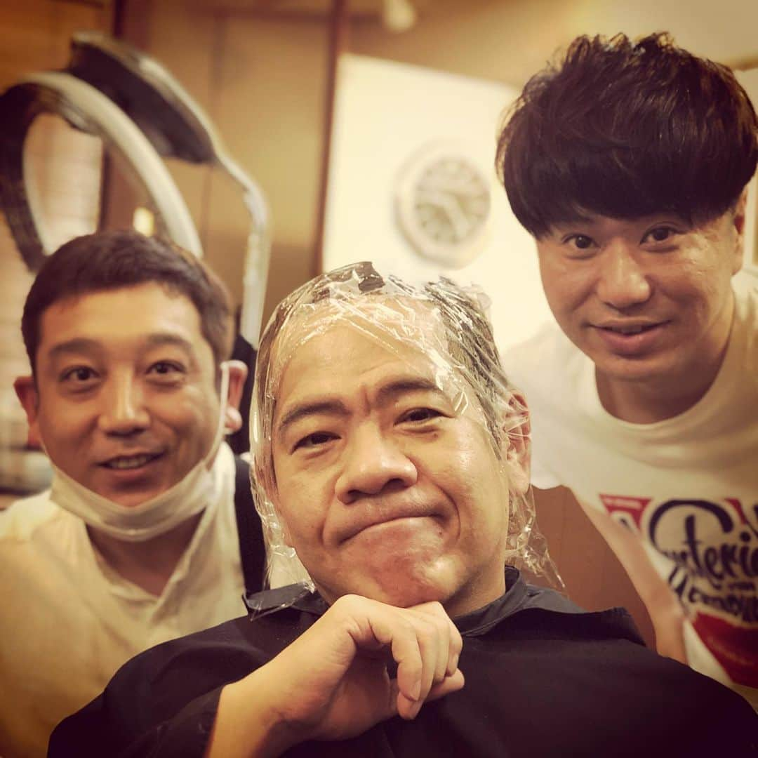 杉本知香さんのインスタグラム写真 - (杉本知香Instagram)「今日も楽屋🤪 🦍 最近原西さんの老いが仕上がってきた🦍  私と1ヶ月の年の差なので焦る🦍💦 #中目黒美容室 #FUJIWARA原西#FUJIWARA #シャバーニ #2丁拳銃修士#2丁拳銃 #山本吉貴  #ニブンノゴ宮地#ニブンノゴ #顔交換#吉本超合金#丁度ええ」5月19日 22時24分 - sugimotoc