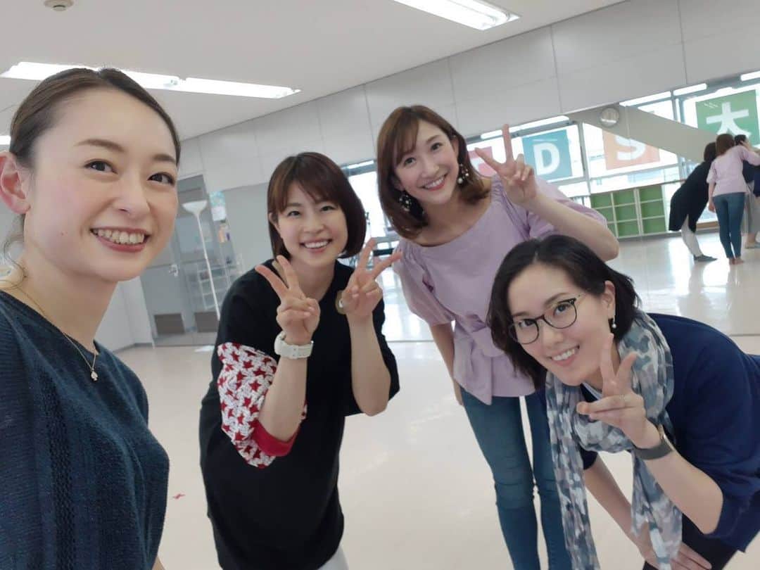 のインスタグラム：「今月も瞳ゆゆさん主宰のgrant sienneさんの新曲、コールユーブンゲンのレッスンを担当させて頂きました🙏  レッスン後、スタジオにいらっしゃっていた彩城レアさん、夢乃花舞ちゃんと💓📷 瞳さんは常に、受験生にとってどんなレッスンが１番良いかを考えていらっしゃって、講師にも意見を求めて下さるので、レッスンにとても取り組み易いです！！ 来月もよろしくお願い致します♩  #宝塚」