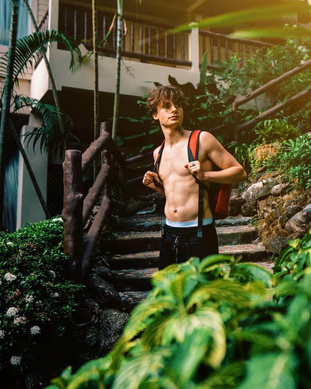 Christian Collinsさんのインスタグラム写真 - (Christian CollinsInstagram)「This resort has its own jungle! haha 🌲 Thank you @pakasairesort for hosting me in Krabi 🙏 I’ll definitely be back. Guess where i’m going next! #greeningpakasai」5月19日 22時31分 - christiancollins