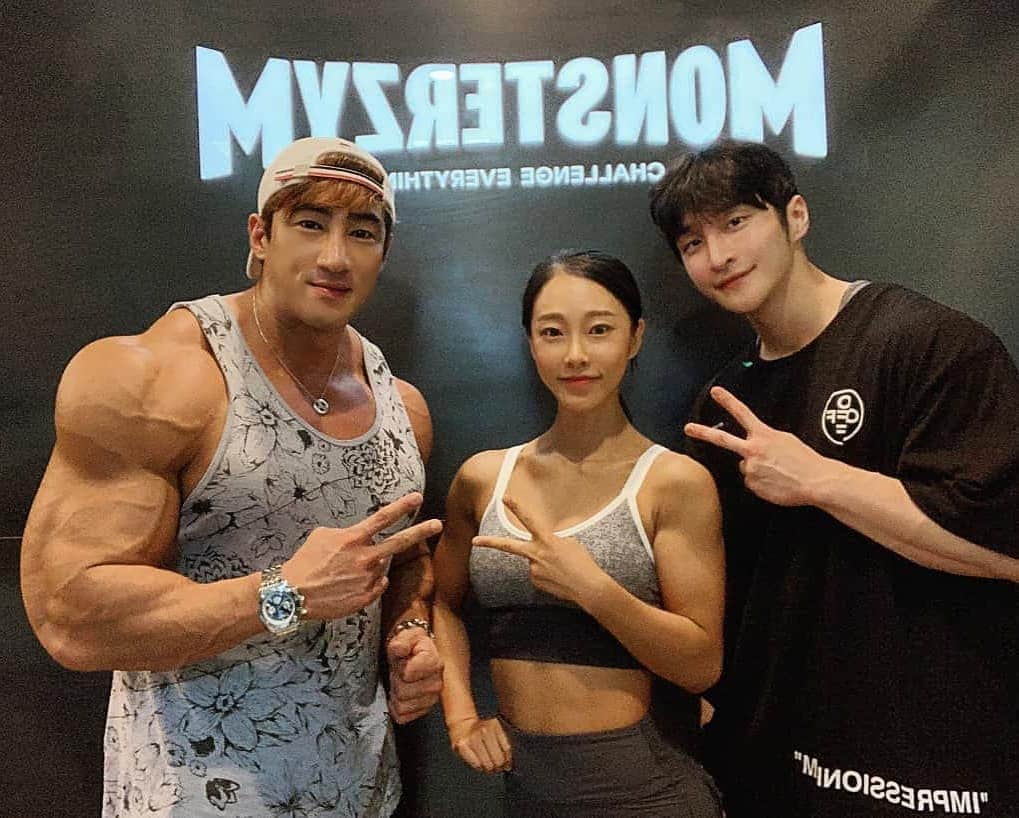 CHUL SOONさんのインスタグラム写真 - (CHUL SOONInstagram)「Fitness Athletes  @cui_lina  @physique_june . . .  Huge training Program available at chulsoon.com  Follow the Facebook page to see work outs.  Facebook.com/chulsoonofficial @chul_soon @chulsoon_official (한국계정)  ______________________________ #Musclemania Pro #teamchuls makeup #traps #bodybuilding #physique #gym #fitness #chulsoon #korean #fitnessmodel  #aesthetic #aesthetics #wbff #ifbb #chulsoon2020 #motivation  #fitfam #다이어트 #식단」5月19日 22時39分 - chul_soon