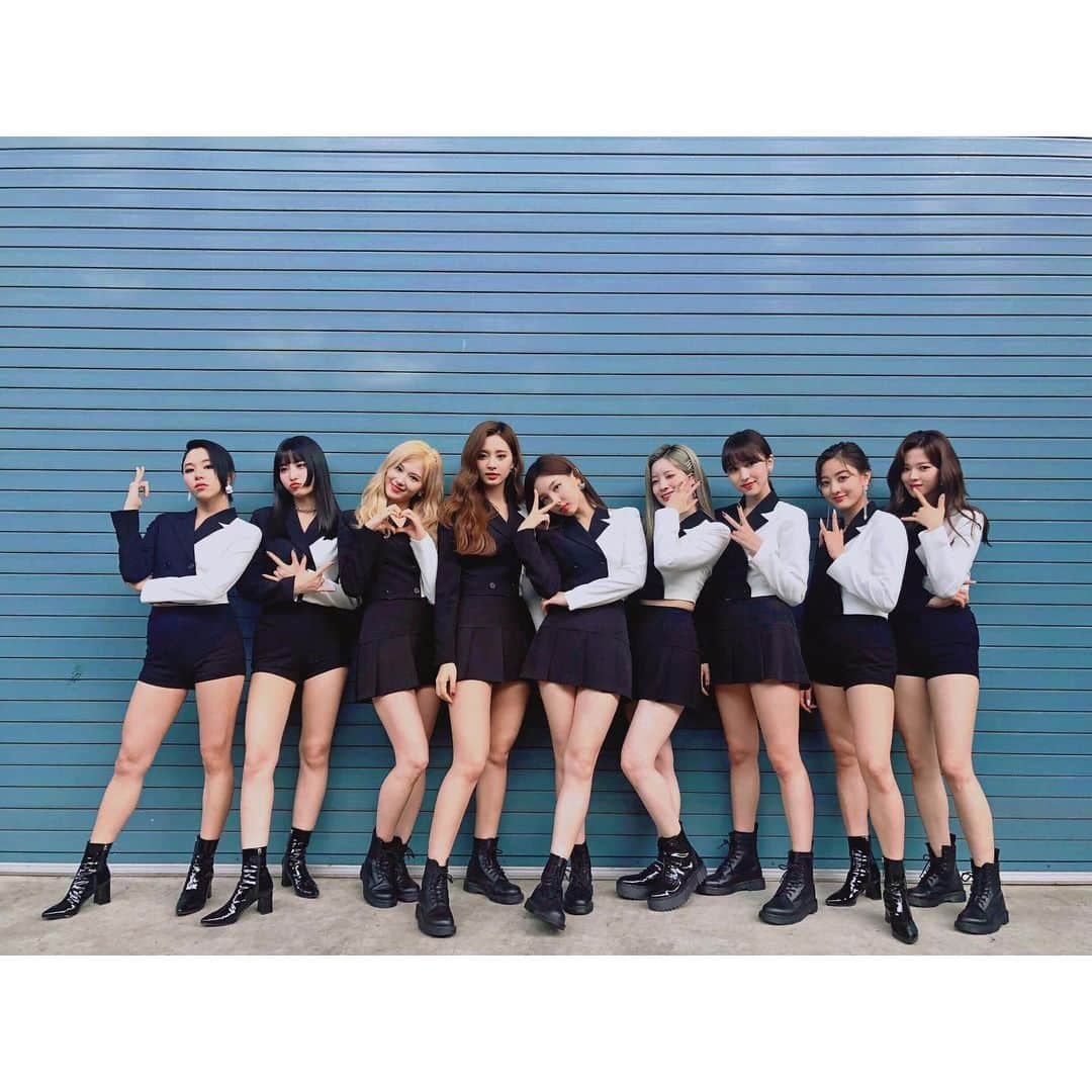 TWICE JAPANさんのインスタグラム写真 - (TWICE JAPANInstagram)「‪KCON 2019 JAPAN × M COUNTDOWN@幕張メッセ！今年のKCONも皆さんの笑顔で「HAPPY HAPPY」な時間でした！‬明日からもONCEとTWICE、力合わせて「Breakthrough」👍 ‪#TWICE #KCON2019JAPAN‬」5月19日 22時40分 - jypetwice_japan