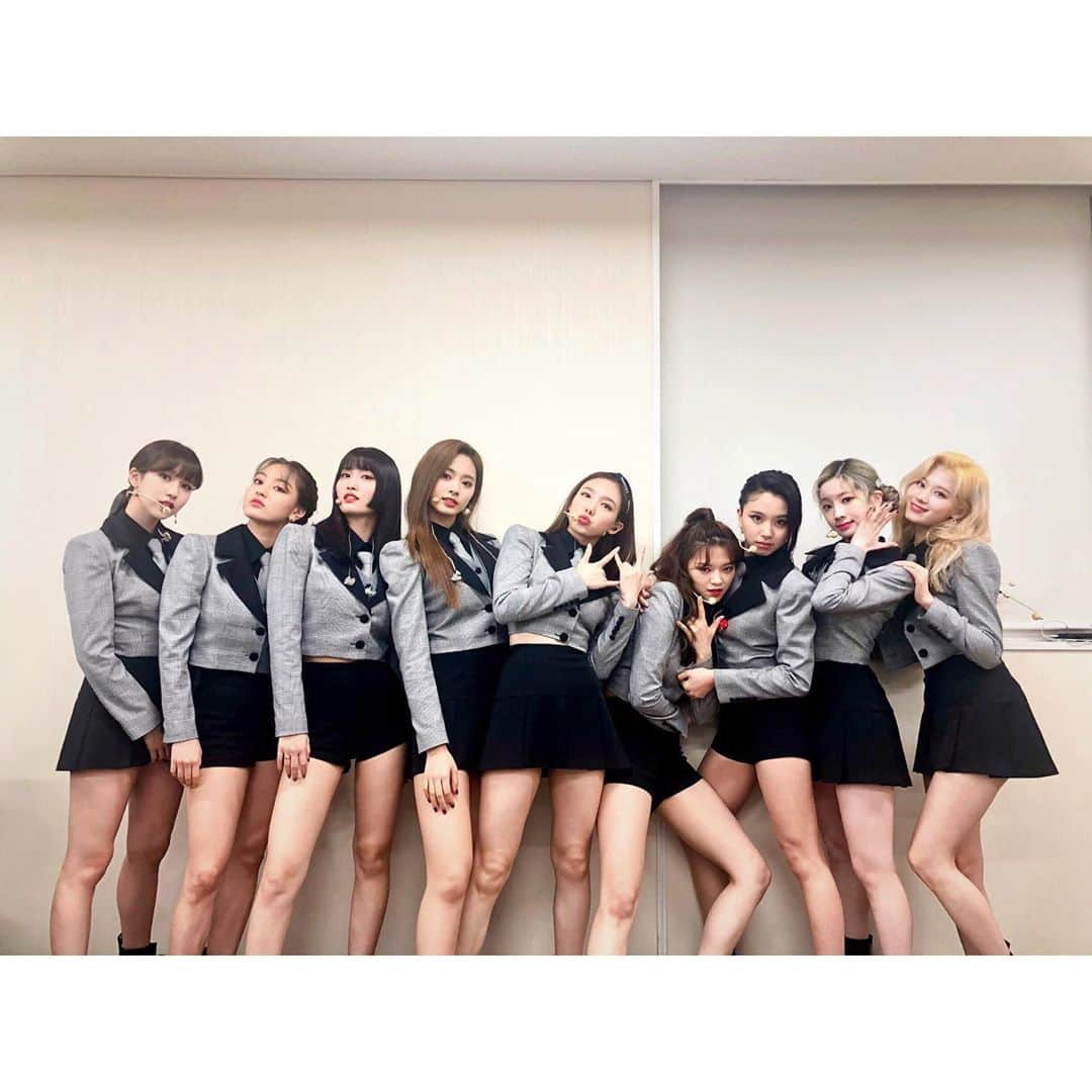 TWICE JAPANさんのインスタグラム写真 - (TWICE JAPANInstagram)「‪KCON 2019 JAPAN × M COUNTDOWN@幕張メッセ！今年のKCONも皆さんの笑顔で「HAPPY HAPPY」な時間でした！‬明日からもONCEとTWICE、力合わせて「Breakthrough」👍 ‪#TWICE #KCON2019JAPAN‬」5月19日 22時40分 - jypetwice_japan