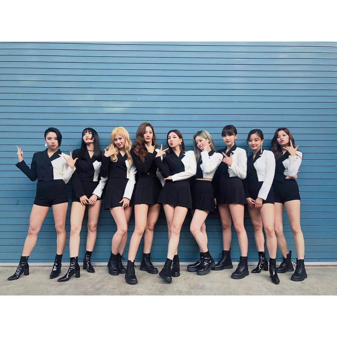 TWICE JAPANさんのインスタグラム写真 - (TWICE JAPANInstagram)「‪KCON 2019 JAPAN × M COUNTDOWN@幕張メッセ！今年のKCONも皆さんの笑顔で「HAPPY HAPPY」な時間でした！‬明日からもONCEとTWICE、力合わせて「Breakthrough」👍 ‪#TWICE #KCON2019JAPAN‬」5月19日 22時40分 - jypetwice_japan