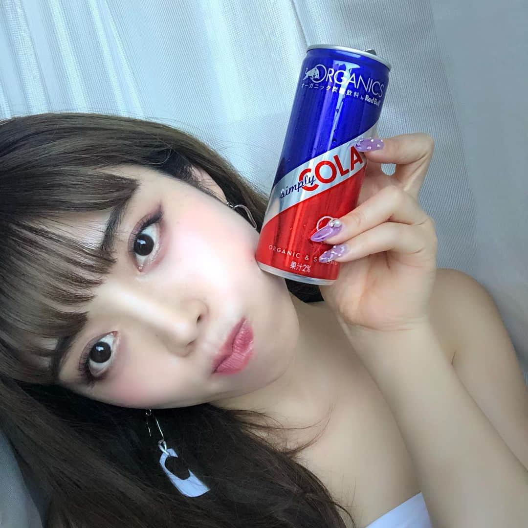 渡辺 さあやさんのインスタグラム写真 - (渡辺 さあやInstagram)「:▶︎3枚目、ぶりっ子してみた🤣 大好きなレッドブル❤️💙 . . 今回、オーガニックなレッドブルが 発売されるんです😎 . . キンキンに冷やして トレーニング後に飲みたい✨ . . #オーガニック #レッドブル  #エナジードリンクじゃないレッドブル @redbulljapan」5月19日 22時45分 - saaya_love