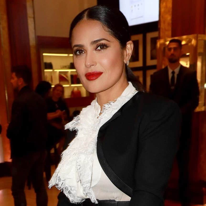 シャーロット・ティルベリーさんのインスタグラム写真 - (シャーロット・ティルベリーInstagram)「The beautiful @salmahayek looking totally mesmerising at #Cannes 🌟 Magical Makeup look by #TeamTilbury: 🌟COMPLEXION🌟 Magic away in shade 6 and 8 Hollywood Contour Wand Filmstar Bronze & Glow Sex on fire Cheek To Chic 👁EYES Legendary Brows in Supermodel Golden goddess Luxury Palette The Icons Palette brown matte Barbarella brown Eye pencil Legendary Lashes Volume 2 👄LIPS Kiss & tell Lip Liner Too Bad I’m Bad Hollywood Lips Red carpet Red Matte Revolution」5月19日 22時46分 - charlottetilbury