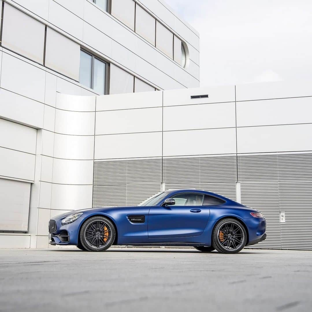 Mercedes AMGさんのインスタグラム写真 - (Mercedes AMGInstagram)「[Fuel consumption combined: 11.4 l/100km | CO2 emissions combined: 261 g/km]  The profile of the Mercedes-AMG GT showcases its expressive bodystyling and broad shoulders.  #MercedesAMG #AMG #GT #GTFamily #DrivingPerformance #Power #Passion #Mercedes #AMG🔥 #Luxury #CarsofInstagram #InstaCar #Lifestyle」5月19日 22時50分 - mercedesamg