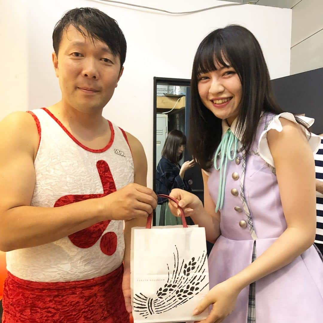 藤田裕樹さんのインスタグラム写真 - (藤田裕樹Instagram)「オラキオさん、単独ライブお疲れさまでした！ ﻿ ﻿ もうこの写真は わーすたのスタスタやん！！ ﻿ 復活望む！！！！ ﻿ ﻿ 激推しのなっちゅんの前で四つん這いでケツバット受けてるオラキオさんはカッコいい芸人そのものでした！﻿ なっちゅんもありがとうー！！﻿ #鹿映え ﻿ #鹿stagram﻿ #令和のオラキオ  #わーすた  #おかゆ太郎 さん  #長編VTRが終始茶番すぎ  #何を見せられてるんだのやつ  #20分返してほしい  #わーすたのスタスタが恋しい  #また鍋作りたいな  #世界平和」5月19日 22時50分 - fujiboy0730