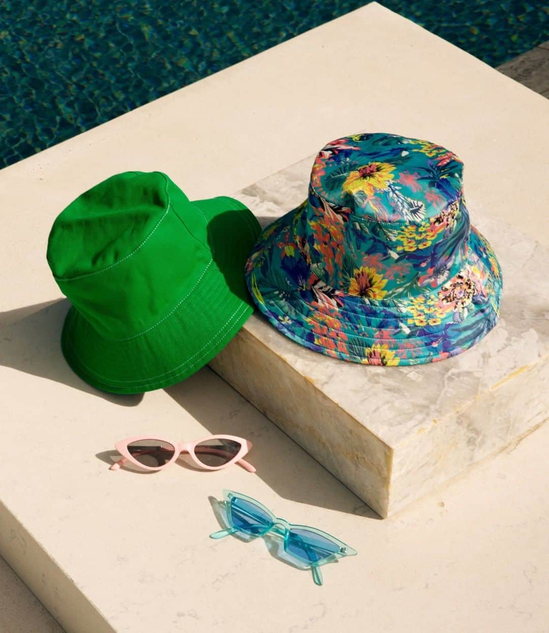 トップショップさんのインスタグラム写真 - (トップショップInstagram)「Grab your bucket hat, it's summer 🧢 Tap to shop or shop via the 🔗 in bio」5月19日 23時01分 - topshop
