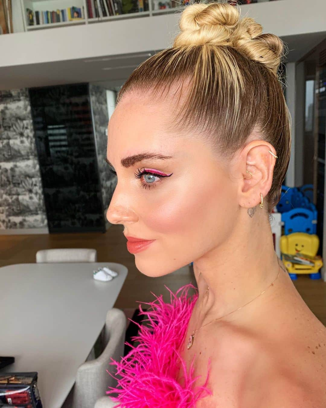 キアラ・フェラーニさんのインスタグラム写真 - (キアラ・フェラーニInstagram)「Today’s glam for #ChiaraLand 🎂」5月19日 23時01分 - chiaraferragni