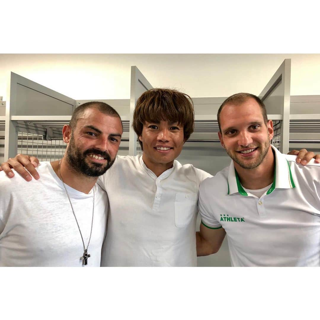 小池純輝さんのインスタグラム写真 - (小池純輝Instagram)「. 今日ゴールした3人と📸✨ #jleague #jリーグ #j2 #東京ヴェルディ #tokyoverdy #verdy #verdyfamily #soccer #football⚽ #football #サッカー #フットボール #小池純輝 #レアンドロ #ネマニャコイッチ #平智広 #19 #⚽️」5月19日 23時06分 - junki_koike