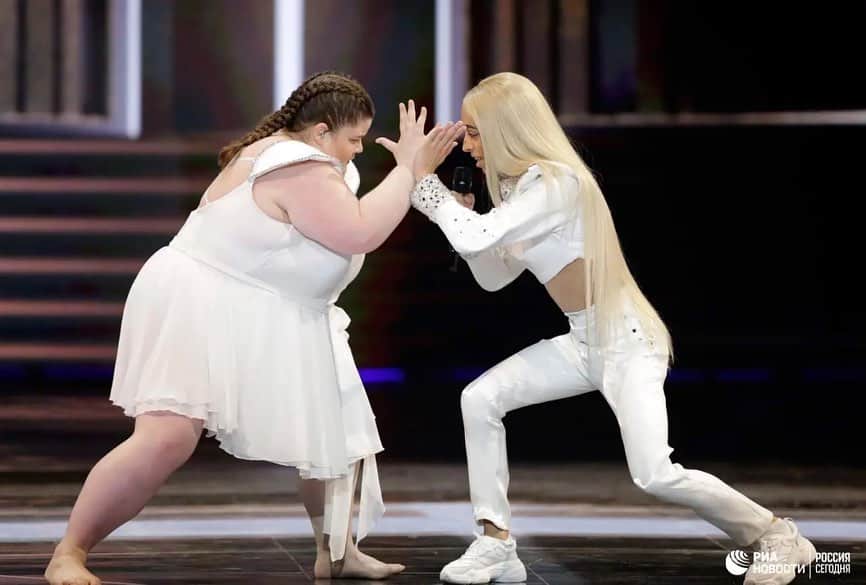 RIAノーボスチさんのインスタグラム写真 - (RIAノーボスチInstagram)「Финал конкурса "Евровидение-2019" состоялся в субботу в Тель-Авиве, где участвовали исполнители из 26 стран. Победил Дункан Лоуренс из Нидерландов с песней Arcade. Сергей Лазарев занял третье место. © REUTERS/Ronen Zvulun, AP Photo/Sebastian Schelner」5月20日 4時37分 - ria_novosti