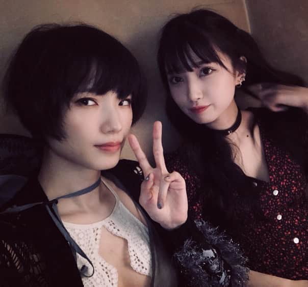 水野しずのインスタグラム：「インカメ向けたら律儀にちゃんとした可愛いやつをやってくれるれい🐴👐☕️」