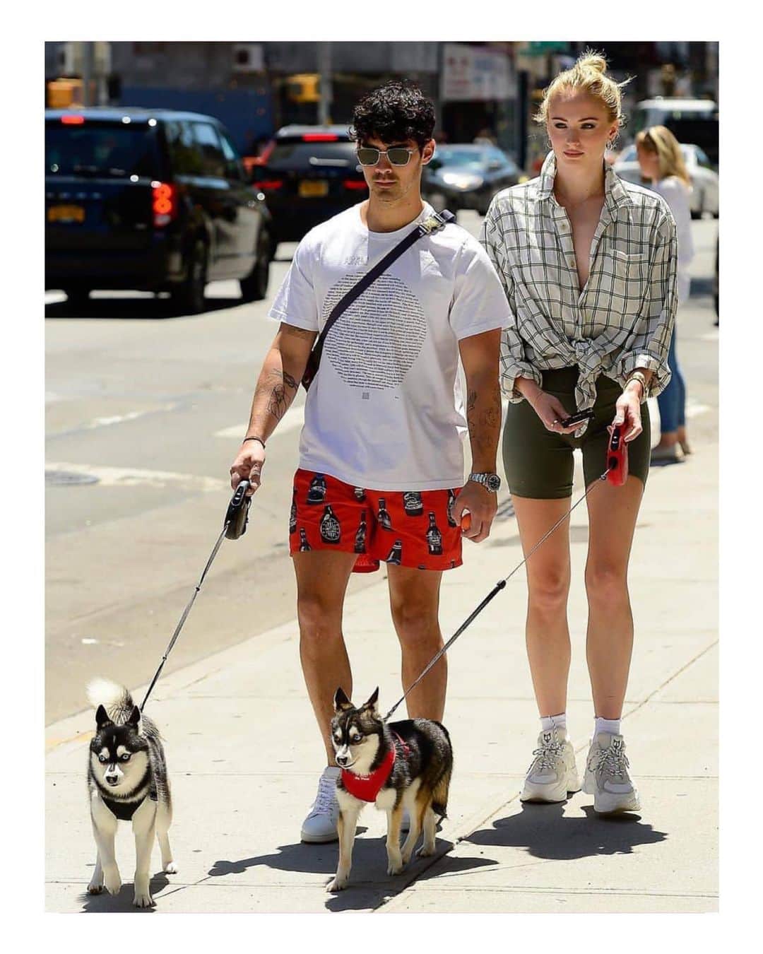 オバディア&サンズのインスタグラム：「Spring stroll. @joejonas with @sophiet in Higher Purpose t and Bottles nylon shorts.」