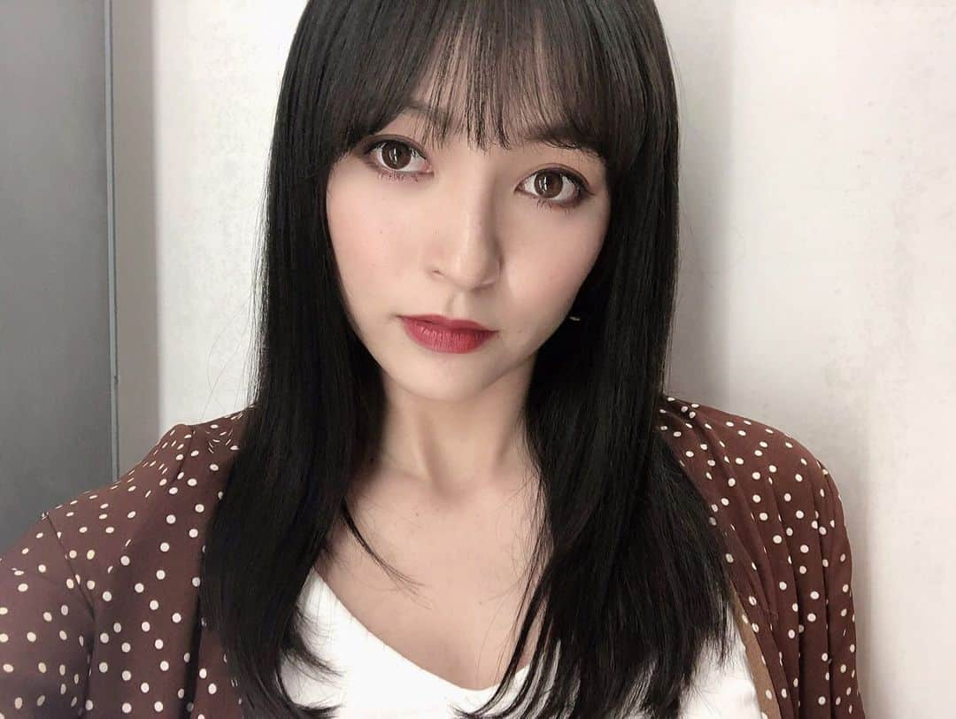 樋浦結花さんのインスタグラム写真 - (樋浦結花Instagram)「・ お仕事の関係で 舞花とともに 暗めヘアに💓 ・ @films_hair  @norimoto_wakabayashi  ここにお任せしたら 間違いないです😎🙌 ・ みんなからも 好評で❤️❤️❤️ 自分的にも新鮮でワクワク😙✨ ・ ・ トリートメントもしてもらって かなり生き返ったよ〜🥰💓💓 ・ ・ #films #filmsginza #filmshair #hairsalon #haircolor #ちょいイメチェン」5月19日 23時16分 - hiura_yuika