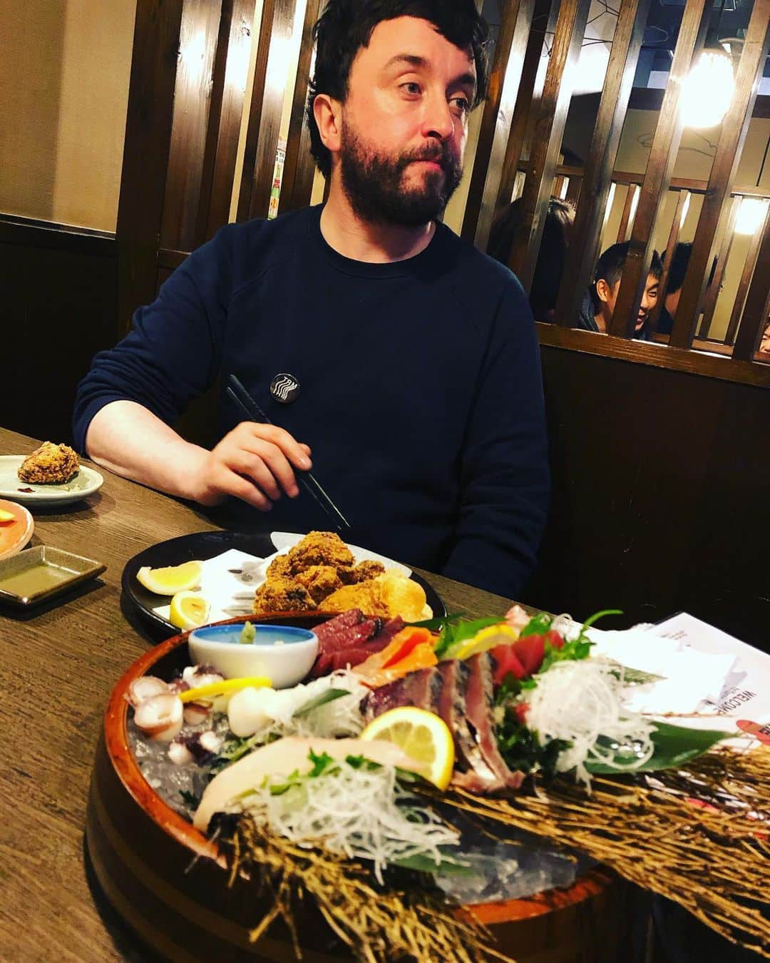 のインスタグラム：「結局牛タンはやめて欲しいと懇願されたので、近くのチェーン店だけど、食べたい日本食が全て揃っていたので、あながちチェーン店も悪くはない。」