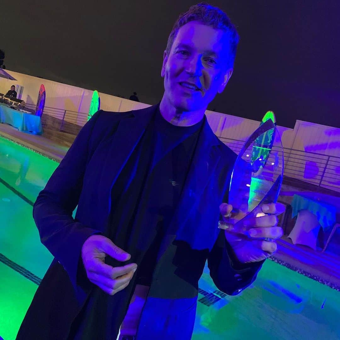 Third Eye Blindさんのインスタグラム写真 - (Third Eye BlindInstagram)「Last night was magic. Congratulations to our @stephanjenkins on receiving the Pure Surfing Experience Award from @jmmfoundation 🏄🏻‍♂️ Your passion and dedication to the community helps inspire so many lives. Please visit www.jimmymillerfoundation.org for more information on ocean therapy and what you can do to help Veterans and at-risk youth. 📸 @thirdeyeblindlifestyle」5月19日 23時22分 - thirdeyeblind