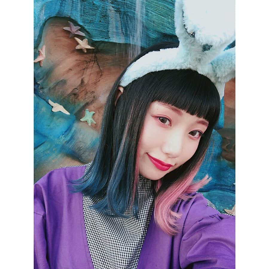 相羽瑠奈さんのインスタグラム写真 - (相羽瑠奈Instagram)「🐰💠 ﻿ 先日のディズニーはいつもお世話になっている会社のみんなとの社員旅行でした！@yamadamasha と 2人で始まった @rainbowshake_official が、いつの間にか(?) だんだんの人数が増えてきて、、！最近は事務所がにぎわってます🌈 まだまだ小さな小さな会社だけど、今年は @iro_wo_matou ができたり、ラフォーレに @whitegallery.jp ができたり。他にも色々と。はじめたときは想像もしてなかったことが進んでいってる。💨 @rrr_tokyo @rrr_vintage も、これからももっとがんばります！💪🧬 アットホームで、優しくて、超がつくほど個性豊かで、素敵なみんなと出会えてわたしは幸せです 👭👫👬 これからもよろしくおねがいします！﻿ ﻿ （ 3枚目以降の写真は載せきれなかった自撮りとかを一気に載せました〜！！笑 ）」5月19日 23時25分 - rone.runa