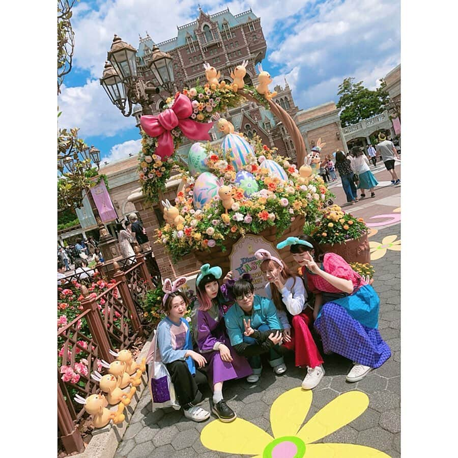 相羽瑠奈さんのインスタグラム写真 - (相羽瑠奈Instagram)「🐰💠 ﻿ 先日のディズニーはいつもお世話になっている会社のみんなとの社員旅行でした！@yamadamasha と 2人で始まった @rainbowshake_official が、いつの間にか(?) だんだんの人数が増えてきて、、！最近は事務所がにぎわってます🌈 まだまだ小さな小さな会社だけど、今年は @iro_wo_matou ができたり、ラフォーレに @whitegallery.jp ができたり。他にも色々と。はじめたときは想像もしてなかったことが進んでいってる。💨 @rrr_tokyo @rrr_vintage も、これからももっとがんばります！💪🧬 アットホームで、優しくて、超がつくほど個性豊かで、素敵なみんなと出会えてわたしは幸せです 👭👫👬 これからもよろしくおねがいします！﻿ ﻿ （ 3枚目以降の写真は載せきれなかった自撮りとかを一気に載せました〜！！笑 ）」5月19日 23時25分 - rone.runa