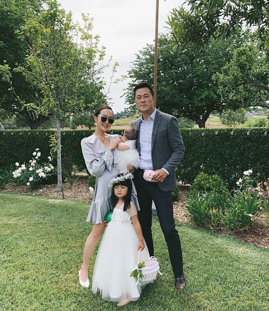 クリッセル・リムさんのインスタグラム写真 - (クリッセル・リムInstagram)「At our cousins weddings with our little flower girls 🌸🌸🌸 #chrisllen」5月19日 23時36分 - chrisellelim