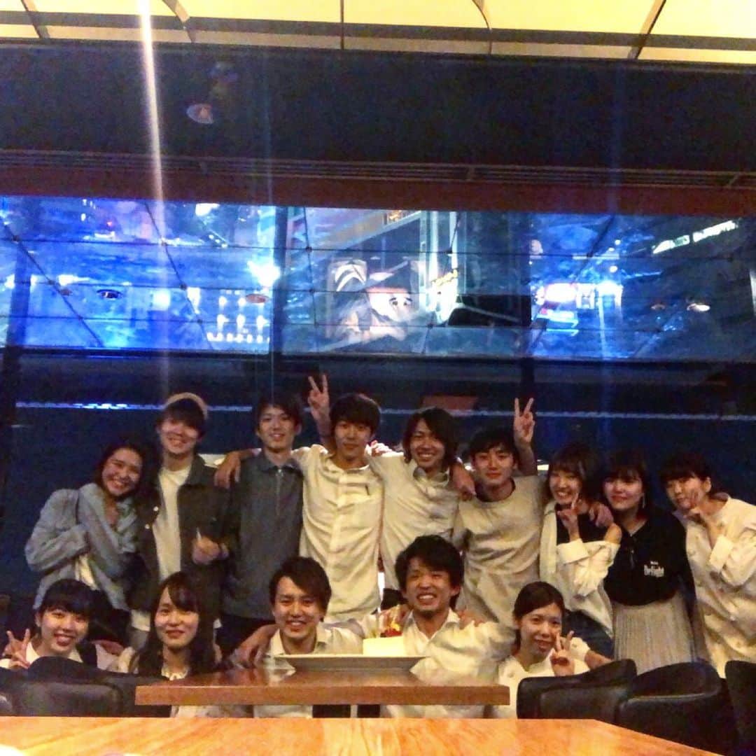 のインスタグラム：「みんな仲良しSdiningメンバー😁 皆さんに全力の笑顔をお届けいたします！  #大阪#梅田#阪急グランドビル#夜景#景色#シーフード#トラットリア#Sdining#ディナー#ランチ#洋食#美味しい#アルバイト#スタッフ#全力#笑顔#お届け」