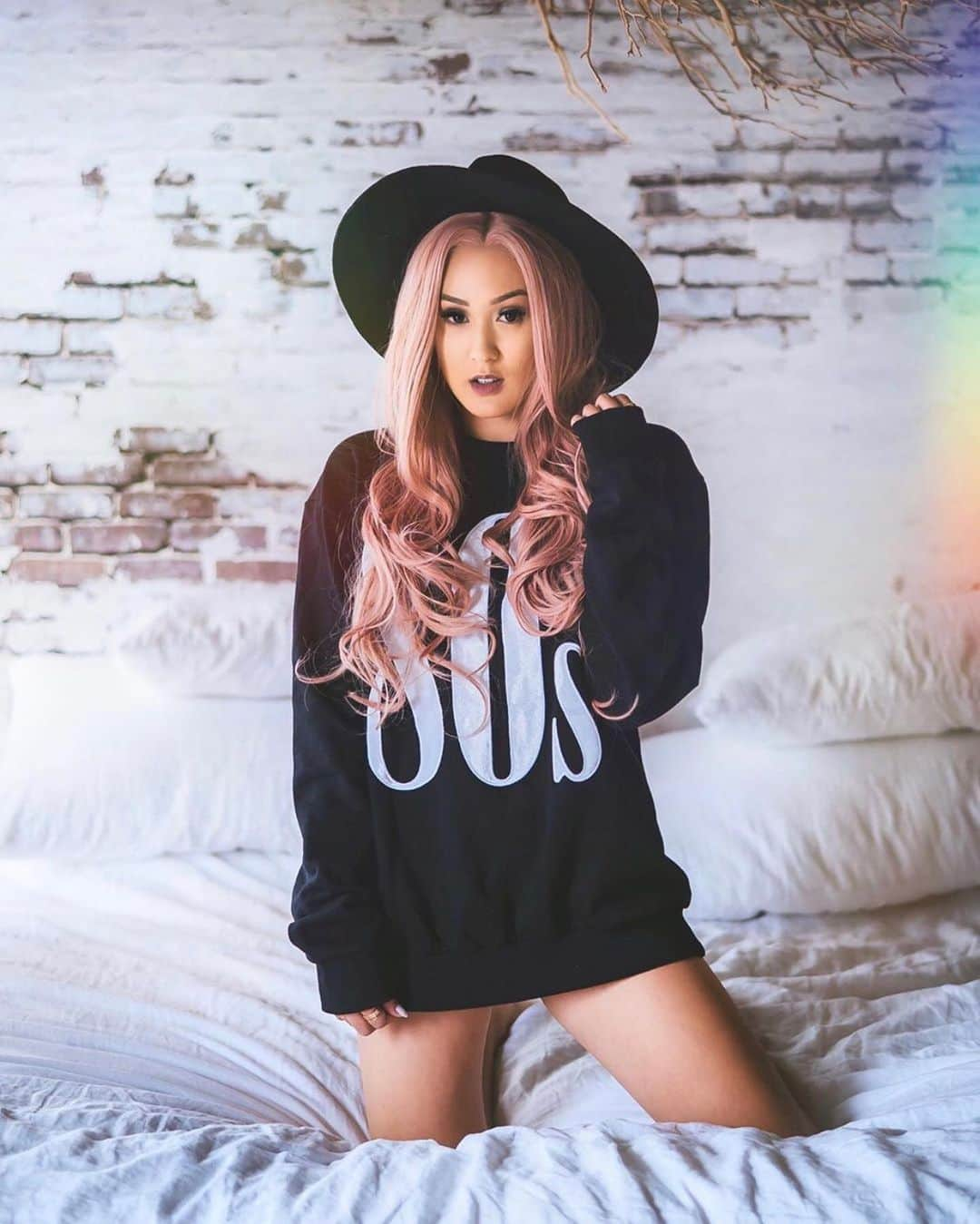 YouTubeさんのインスタグラム写真 - (YouTubeInstagram)「Sunday plans = staying in bed all day and watching @laurdiy videos!」5月19日 23時30分 - youtube