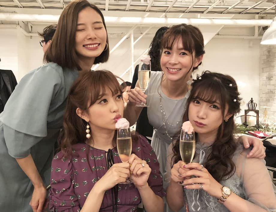 朝日奈央さんのインスタグラム写真 - (朝日奈央Instagram)「アイドリング!!!の同期だったひぃちゃんの結婚式がありました👰🏼🤵🏼💐 ひぃちゃんのドレス姿がキレイすぎて、出てきた瞬間から号泣😢💗 涙が止まらなかった。。 みんなを楽しませよう!!という、お2人の優しさと温かさが伝わって終始感動してしまいました。（ ; ; ） 大好きなメンバーが幸せそうで私も心から幸せ😭 みんなでお祝い出来て嬉しかったなぁ！ ひぃちゃん本当におめでとう💗💗💗」5月19日 23時33分 - pop_step_asahi