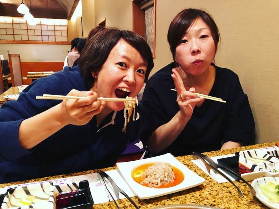 末綱聡子さんのインスタグラム写真 - (末綱聡子Instagram)「栄養補給に肉🥩🥩 今日の県社会人ダブルス、お疲れ様でしたー🏸 来週のランサー🏸に向けてまた皆で頑張りましょう👍 の焼肉会でした🤤  #Belltree #アメリカンベイプ岐阜 #アメリカンベイプバドミントン #桔梗園 #飛騨牛最高😍」5月19日 23時39分 - s.suesatoco