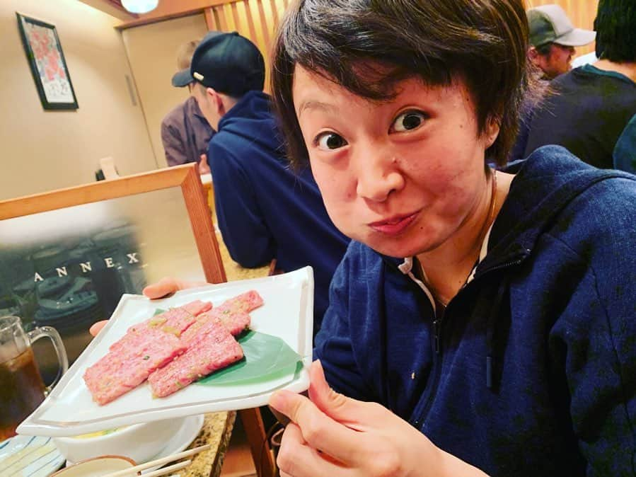 末綱聡子さんのインスタグラム写真 - (末綱聡子Instagram)「栄養補給に肉🥩🥩 今日の県社会人ダブルス、お疲れ様でしたー🏸 来週のランサー🏸に向けてまた皆で頑張りましょう👍 の焼肉会でした🤤  #Belltree #アメリカンベイプ岐阜 #アメリカンベイプバドミントン #桔梗園 #飛騨牛最高😍」5月19日 23時39分 - s.suesatoco