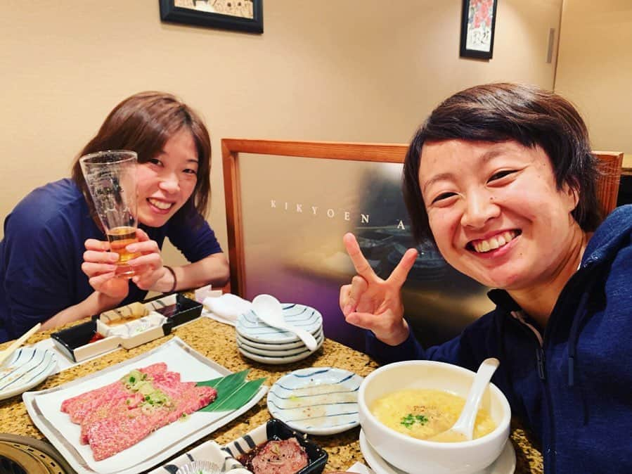 末綱聡子のインスタグラム：「栄養補給に肉🥩🥩 今日の県社会人ダブルス、お疲れ様でしたー🏸 来週のランサー🏸に向けてまた皆で頑張りましょう👍 の焼肉会でした🤤  #Belltree #アメリカンベイプ岐阜 #アメリカンベイプバドミントン #桔梗園 #飛騨牛最高😍」