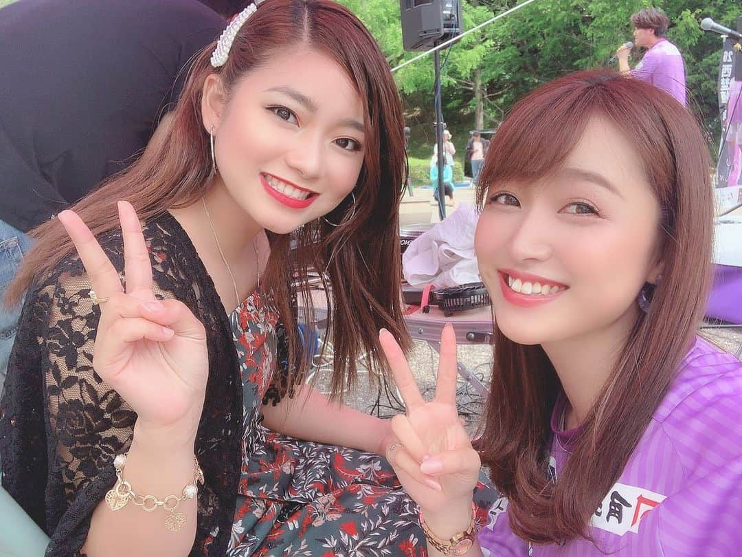 岩本恵美加さんのインスタグラム写真 - (岩本恵美加Instagram)「❁.*･ﾟ * 急遽 #藤枝MYFC さんからご依頼頂き 試合前イベントの 簡単なMCを務めさせて頂きました🎤✨ ㅤㅤ #田沼魁太鼓 の皆さんの演奏と #太田克樹 さん #カテリン さんの歌声が スタジアムに集まった方々を 盛り上げてくれました☺️ ㅤㅤ 途中からポツポツ雨が降ってきて 最後トコチャンの仕事で かっきーにインタビューをしていた時には バケツをひっくり返したような土砂降りに…☔️笑 ㅤㅤ 試合が始まる頃には止んだのでよかったです！笑 ㅤㅤ 試合は 藤枝MYFC 1-1 #ザスパクサツ群馬 ㅤㅤ オウンゴールでホーム無失点記録は途絶えたけど 岩渕選手の技あり同点ゴールで ホーム無敗記録更新です⚽️✨ ㅤㅤ #MYFC #サッカー #j3 #jリーグ #コトシハjガハンパナイ #コトシハ藤枝ガハンパナイ #スタジアム #藤枝 #藤枝総合運動公園サッカー場 #思い出の交差点 #ユニフォーム #ユニフォーム女子 #soccer #jleague #fujieda #岩本恵美加」5月19日 23時40分 - emk_iwmt