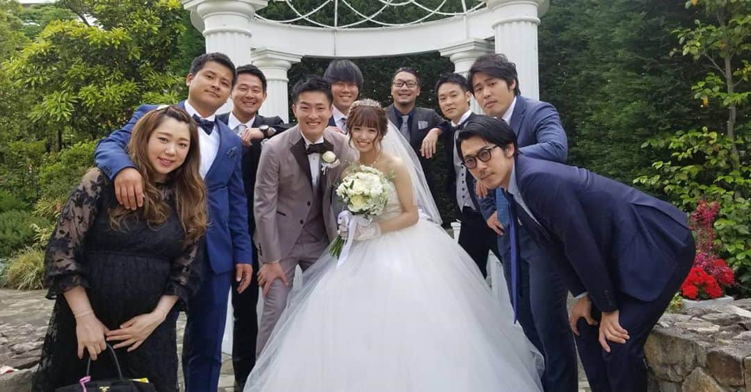 成田健人さんのインスタグラム写真 - (成田健人Instagram)「毛利の結婚式 はーちゃん綺麗だったなー 最高でした！ おめでとう㊗️ 末永くお幸せに！！！ #結婚式 #楽しい式 #新郎すぐ泣く #余興でサプライズしてる側が号泣 #新婦側の余興で号泣 #なんなら式始まる前に号泣 #どんだけ泣くの笑」5月19日 23時46分 - kento3812