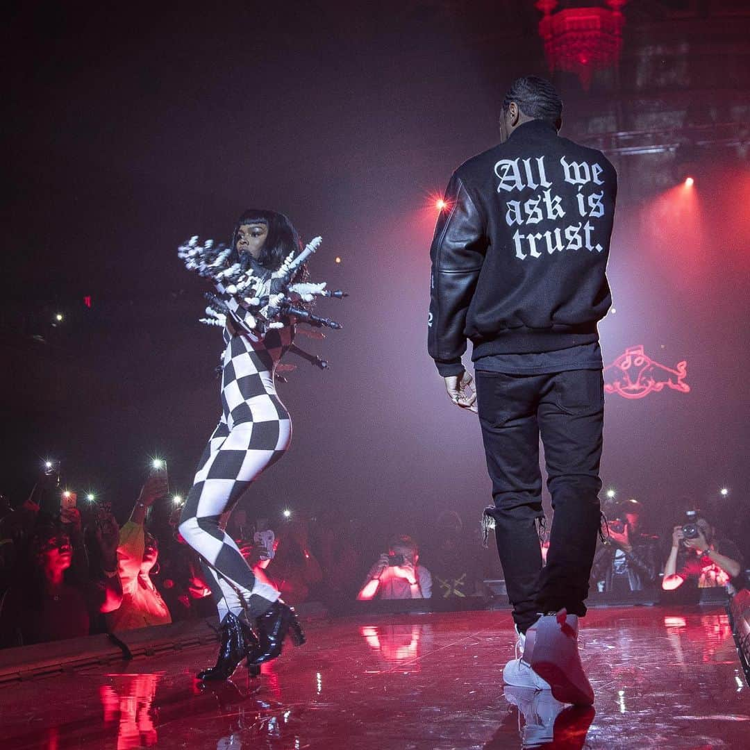 ファボラスさんのインスタグラム写真 - (ファボラスInstagram)「You need ta go ahead and drop it fa ah nigga, so i ca come behind like Ms. you drop sum’n.. @teyanataylor  #RedBullMusicFestivalTeyanaTaylor  #NYC」5月20日 0時00分 - myfabolouslife