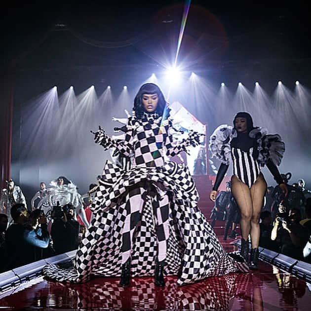 ファボラスさんのインスタグラム写真 - (ファボラスInstagram)「You need ta go ahead and drop it fa ah nigga, so i ca come behind like Ms. you drop sum’n.. @teyanataylor  #RedBullMusicFestivalTeyanaTaylor  #NYC」5月20日 0時00分 - myfabolouslife