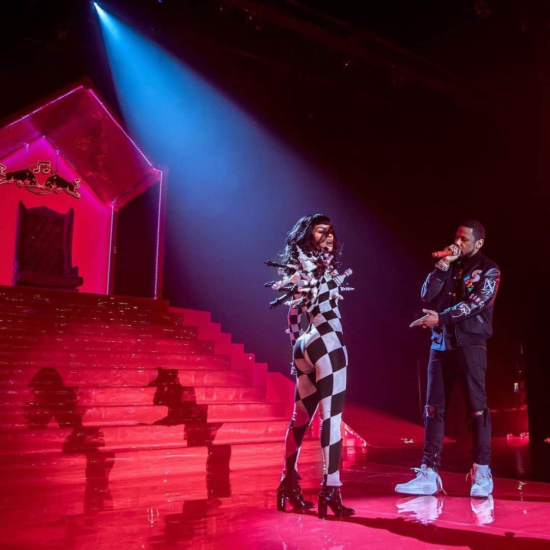 ファボラスのインスタグラム：「You need ta go ahead and drop it fa ah nigga, so i ca come behind like Ms. you drop sum’n.. @teyanataylor  #RedBullMusicFestivalTeyanaTaylor  #NYC」