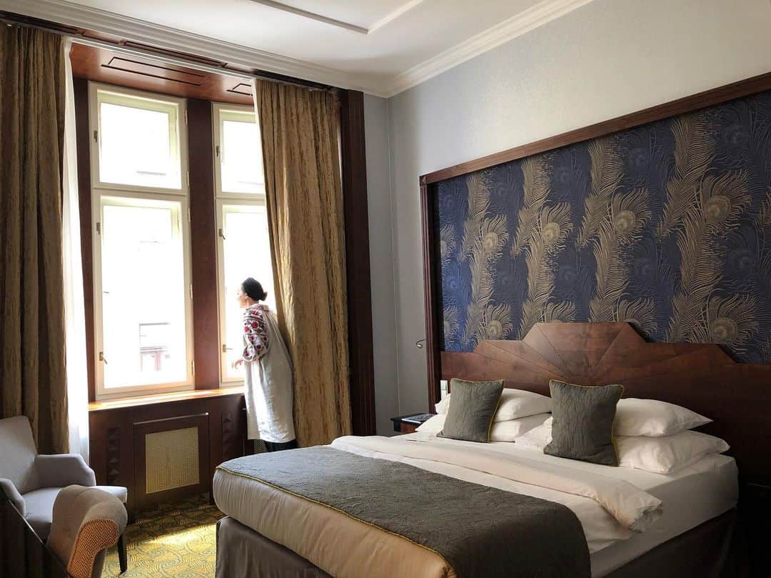 桐島かれんさんのインスタグラム写真 - (桐島かれんInstagram)「プラハのホテルに到着。落ち着きのあるアール・デコ調の室内。 #プラハ #praha」5月20日 0時10分 - houseoflotuskaren