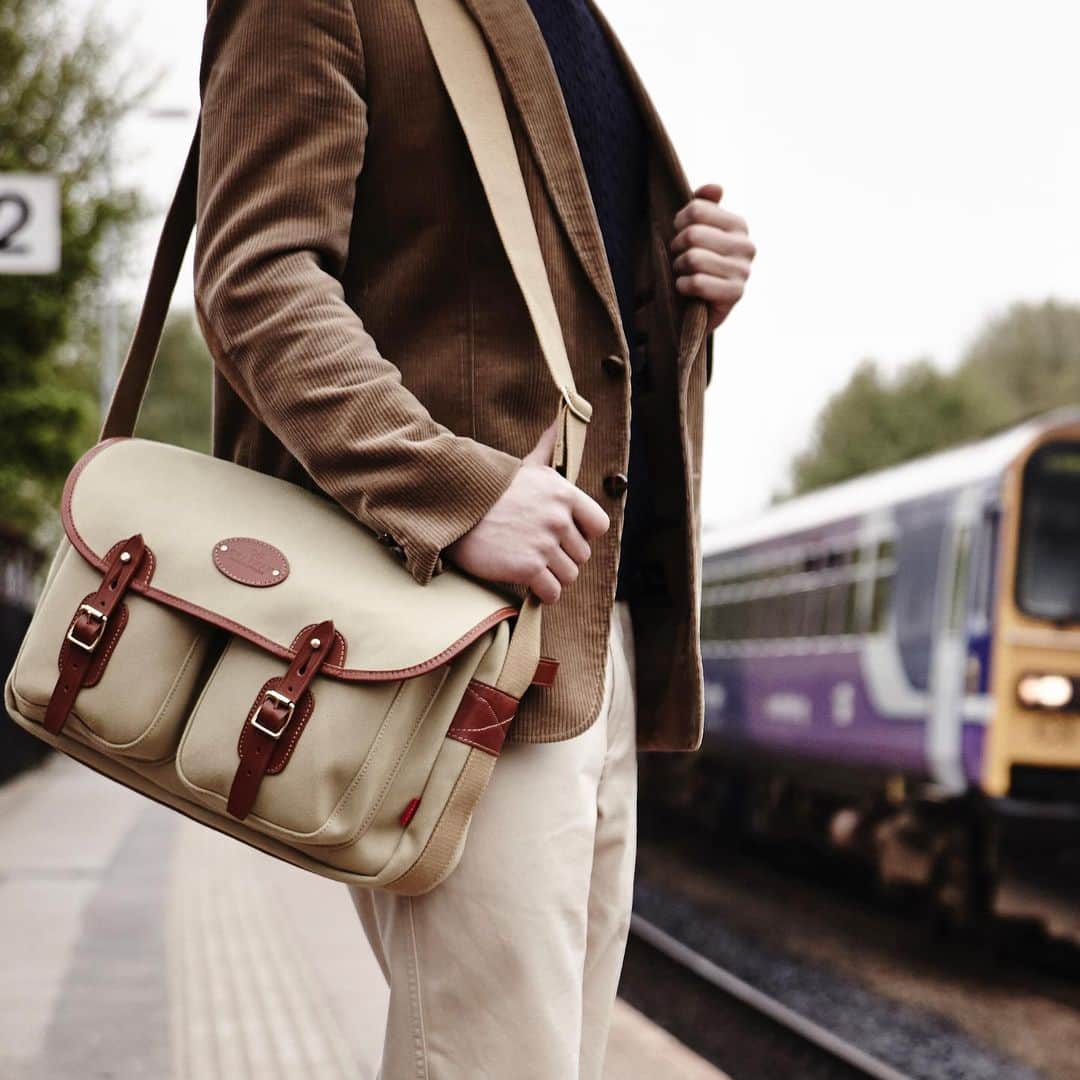 ジョンチャップマンのインスタグラム：「Last chance for #fathersday #promotion on the classic #canvas Rambler #shoulderbag #madeinengland #handcrafted #bags #luggage #menswear #menstyle #mensstyle #mensfashion」