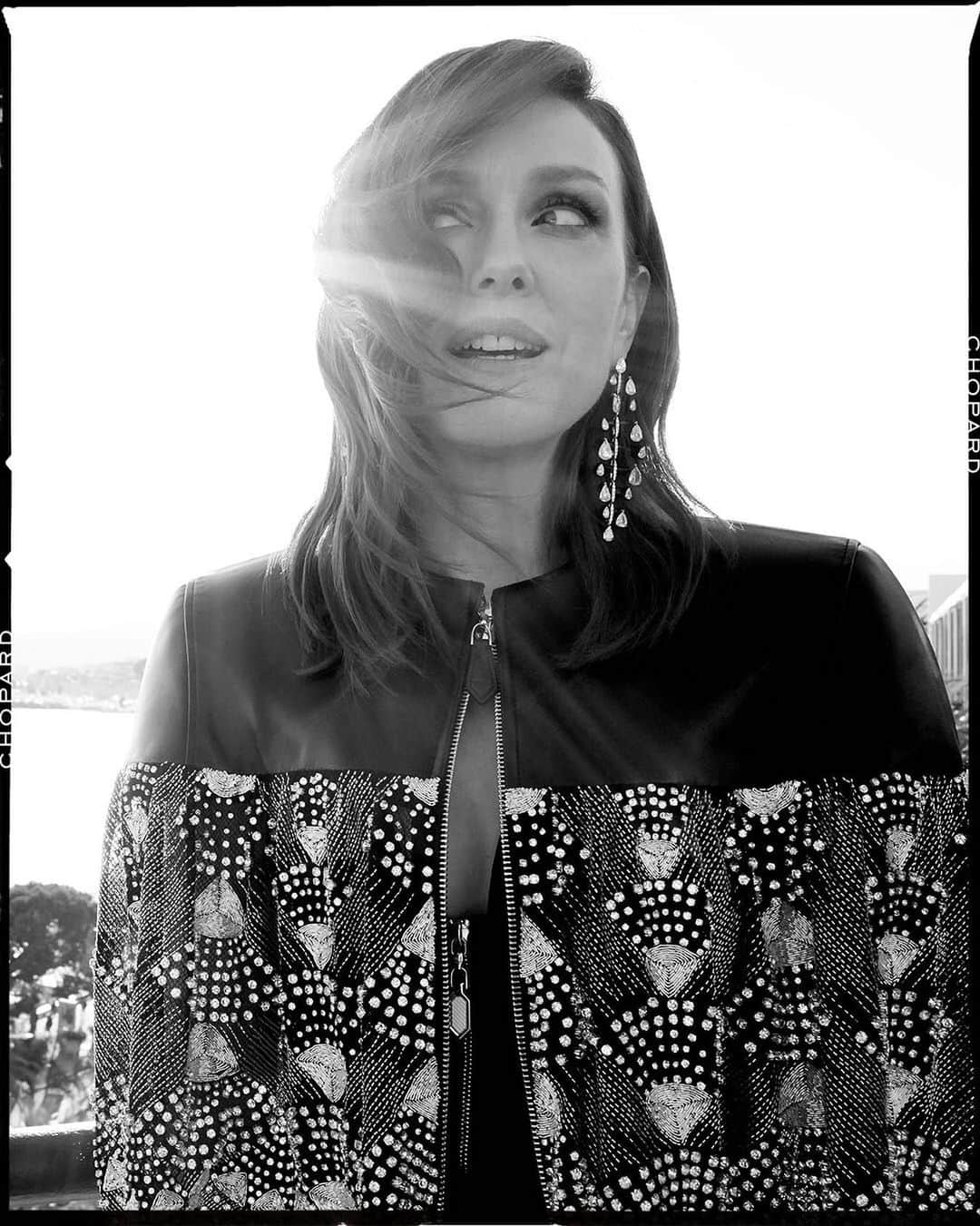 ショパールさんのインスタグラム写真 - (ショパールInstagram)「The iconic Julianne Moore as seen through the talented eye of @gregwilliamsphotography #ChopardLovesCinema #StarsInChopard #TheRedCarpetJeweller #Cannes2019 #BackstagesCannes2019」5月20日 0時15分 - chopard