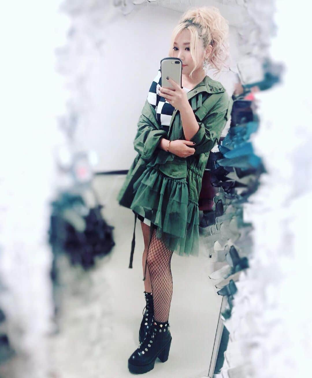 R!Nさんのインスタグラム写真 - (R!NInstagram)「SACRAMUSICFES2019 衣装✨  トップス…Korea USED ジャケット…elf sack 靴下…CALZEDONIA ブーツ…母からのプレゼント  でした！ 公式Tも頂きました。 XLサイズで大きめですがショーパンと合わせても可愛いと思う！！デザイン可愛い…！ 靴下、CALZEDONIAは竹下通り店で買ったんですが一目惚れでした。個性的で可愛い靴下がたくさん売ってあるので是非◎  #衣装 #CALZEDONIA #elfsack #costume #Gemie」5月20日 0時15分 - rin_gemie