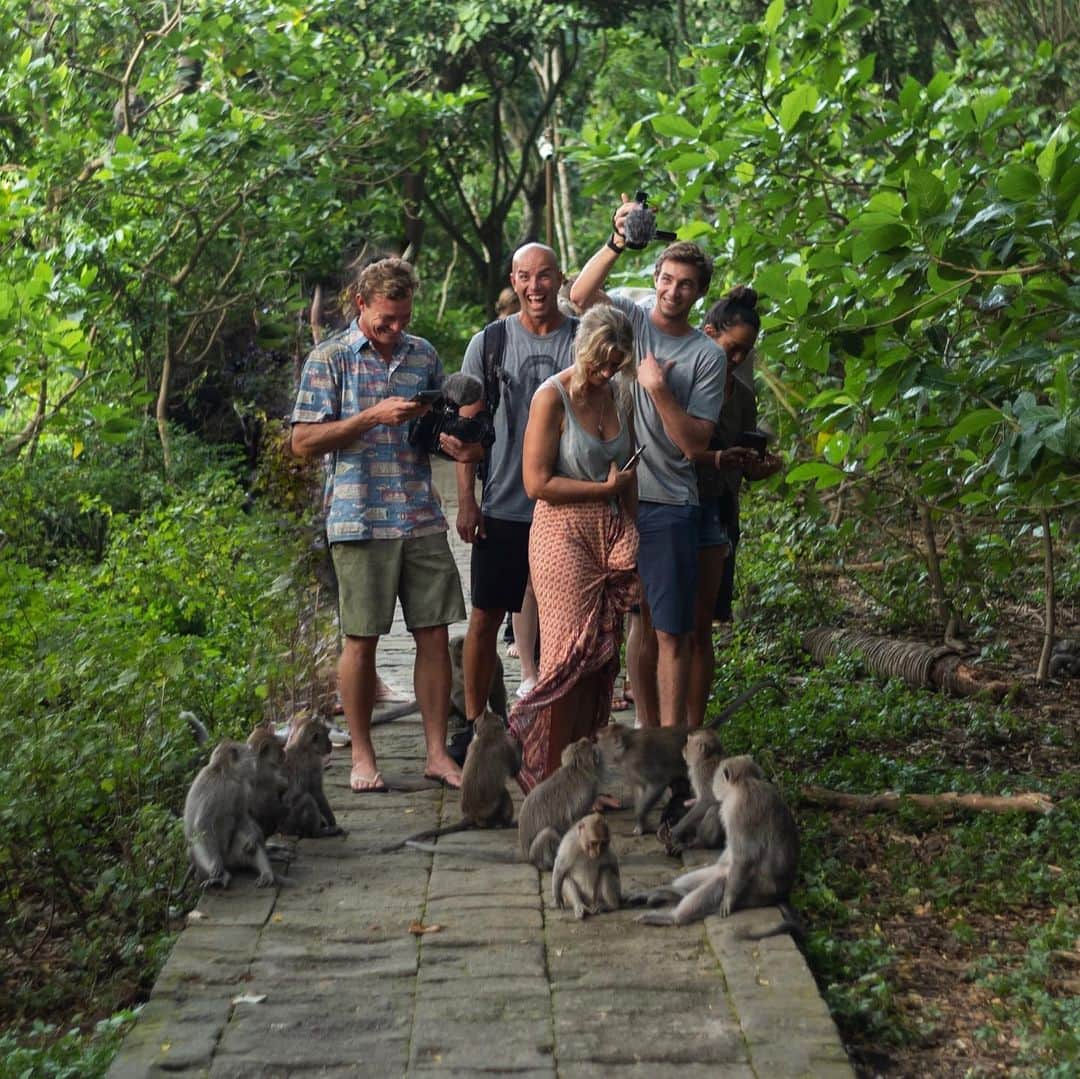 ジョン・ジョン・フローレンスさんのインスタグラム写真 - (ジョン・ジョン・フローレンスInstagram)「Monkey Forest with the team.」5月20日 0時29分 - john_john_florence