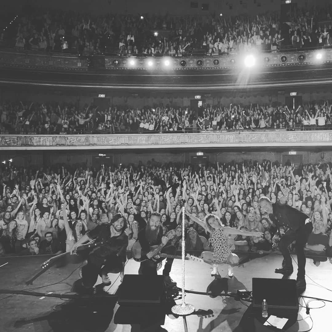 Jessie Jamesさんのインスタグラム写真 - (Jessie JamesInstagram)「✨Can’t believe we only have 3 shows left of this tour!! Texas you’re up baby! Austin, Dallas and Houston!!!! Let’s end this tour with a bang✨」5月20日 0時40分 - jessiejamesdecker