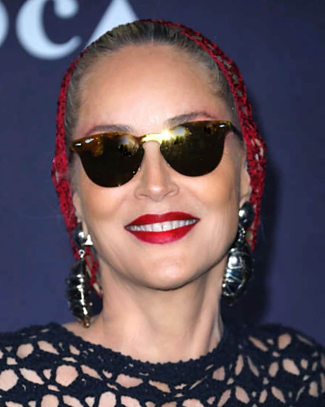 JO BAKERのインスタグラム：「S H A R O N • S T O N E 🇺🇸 Art’ing around... #sharonstone last night at @moca gala... makeup by me  #jobakermakeupartist using @imageskincare Vitamin C serum 🙌🏻for a luminous radiant skin prep followed by @anastasiabeverlyhills Liquid lipstick in #americandoll 💋 @afflelou_france sunglasses 🕶」
