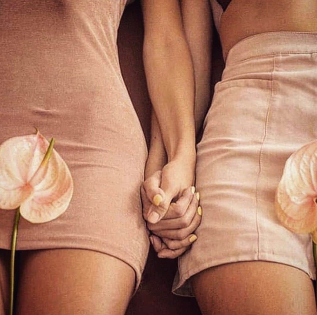 インバー・ラヴィのインスタグラム：「Our bodies our choice.  I stand with @plannedparenthood.」