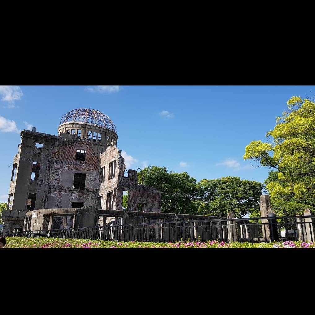 シャルレーヌ・ギニャールさんのインスタグラム写真 - (シャルレーヌ・ギニャールInstagram)「An emotional day in Miyajima and Hiroshima ⛩🦌🏯🌸💞 #throwback #memories #vacation #holidays #japan #miyajimaisland #hiroshima #deers #castle #hiroshimapeacemuseum #hiroshimamemorialpark」5月20日 0時52分 - charleneguignard