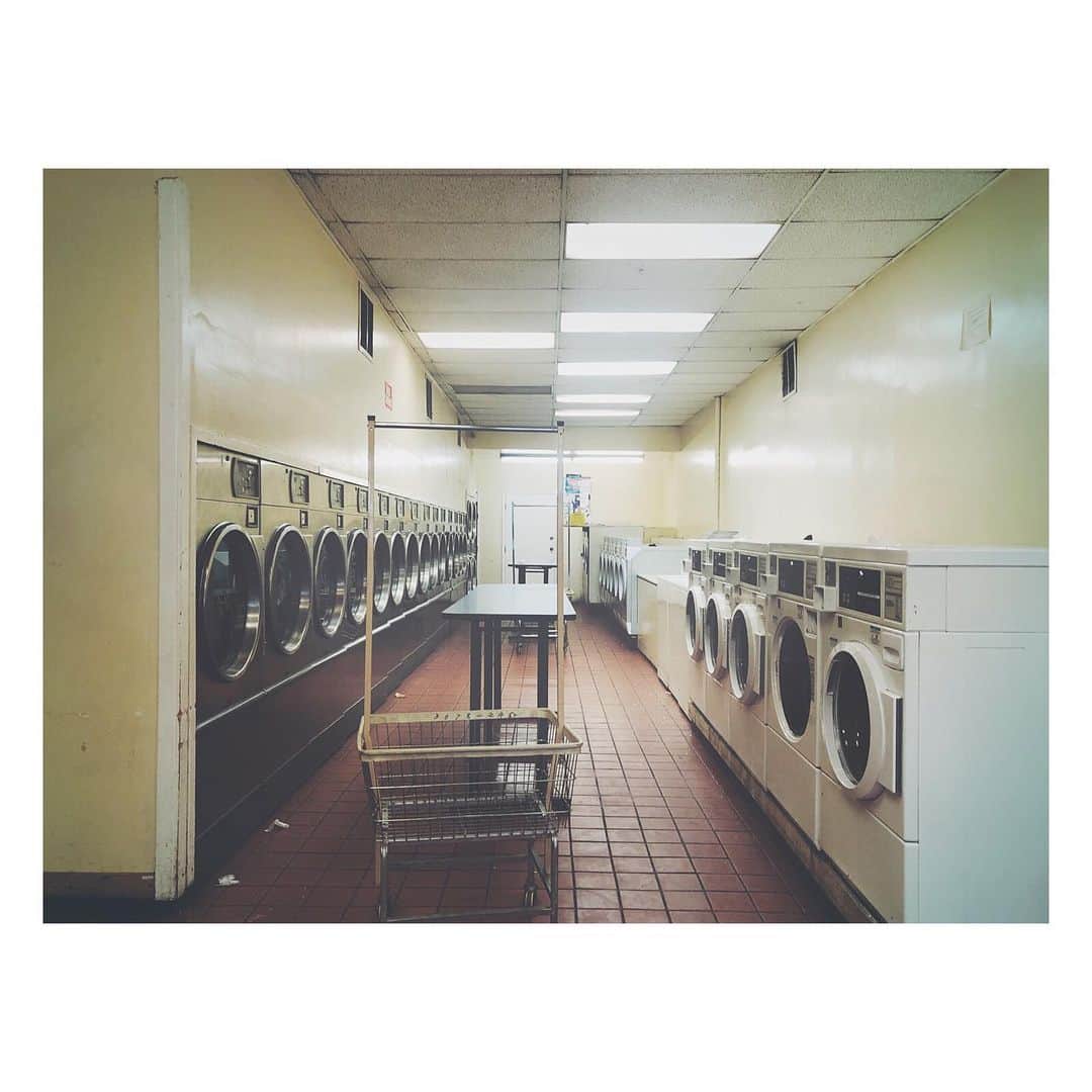 高橋ヨーコさんのインスタグラム写真 - (高橋ヨーコInstagram)「Rainy days 🌂 #laundromattrip」5月20日 0時56分 - yoko1970